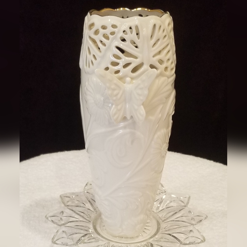 Lenox Ivory Vase Butterfly&Lace Motif. Accented In 24K Gold. Retired Pattern. 8"